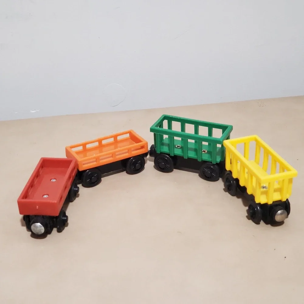 Thomas & Friends Wooden Railway Cargo Cars 4pc Set Y5194 Red Orange Yellow Green